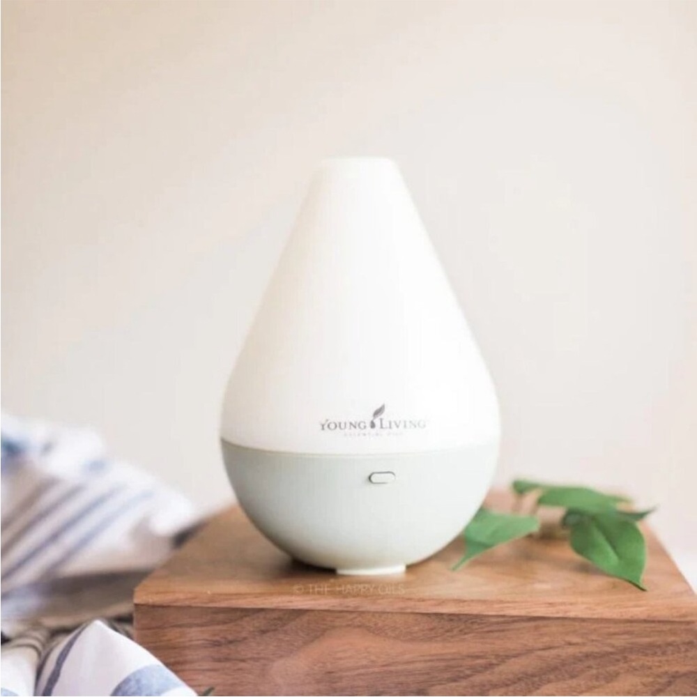 Young Living Dewdrop Diffuser Essential Oil Humidifier - Picture 3 of 8